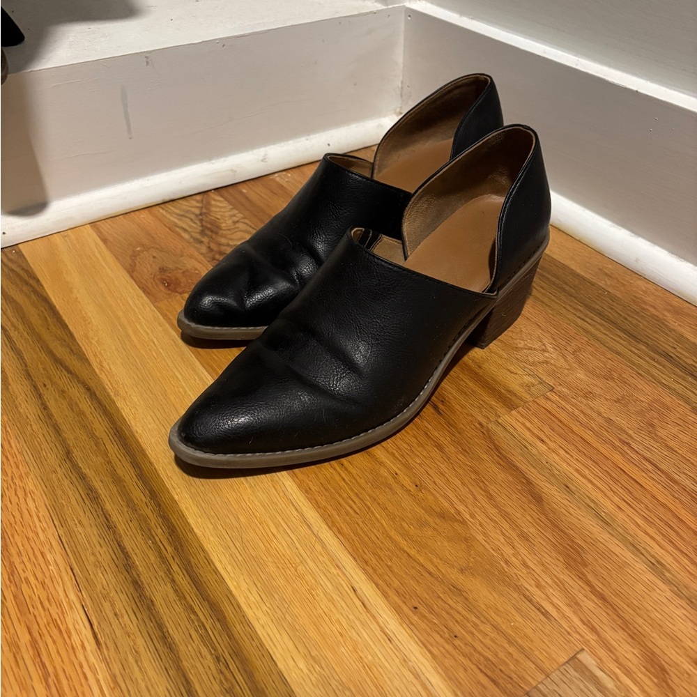 Universal Thread Black Ankle Booties